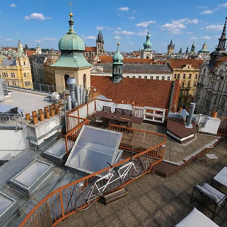Roof And Parking Assistance Apartamento Praga