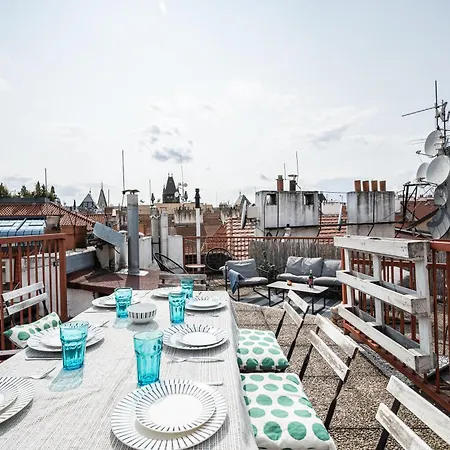 Roof View And Parking Assistance شقة