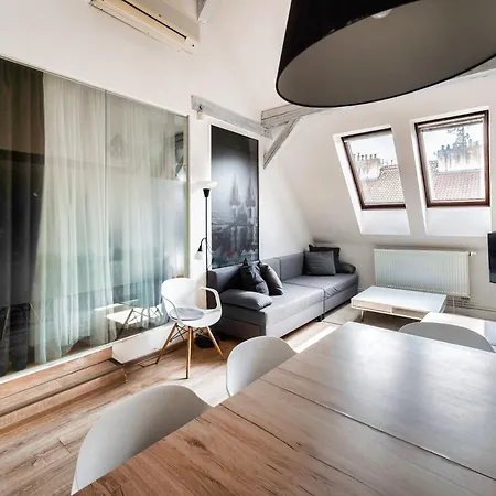 Apartman Roof And Parking Assistance Prága
